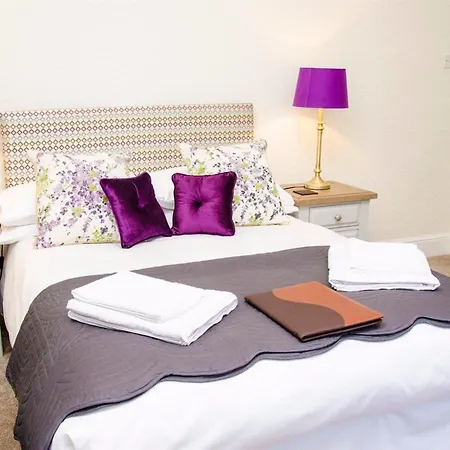 Rosslyn House 3*