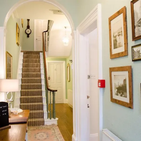Rosslyn House فندق ويتبي