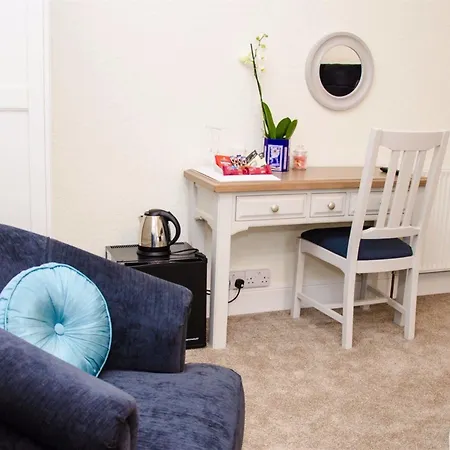 Rosslyn House 3* ويتبي