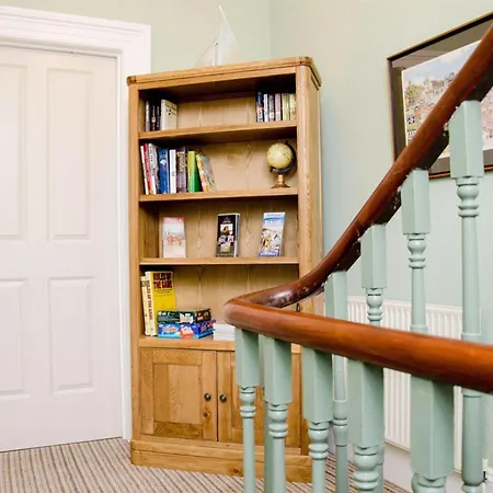 Rosslyn House 3* ويتبي