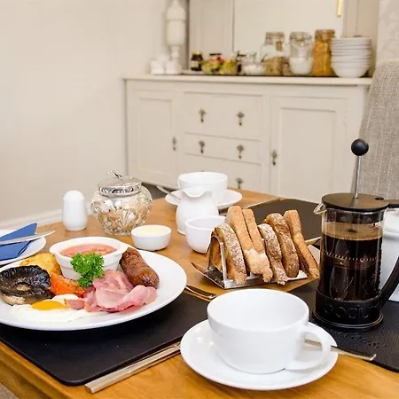 Rosslyn House מלון 3*