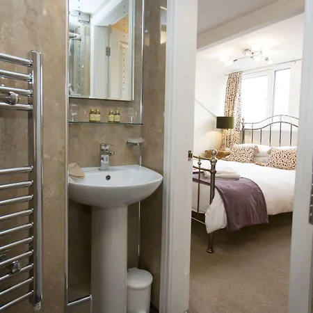 Rosslyn House מלון 3*