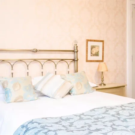 Rosslyn House מלון 3*