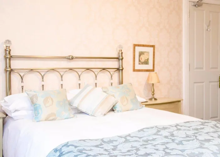 Rosslyn House Hotel 3*